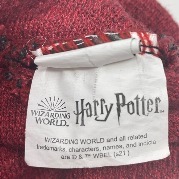 HARRY POTTER: Hogwarts Unisex Knit Hat. Pom Pom top - Picture 7 of 9